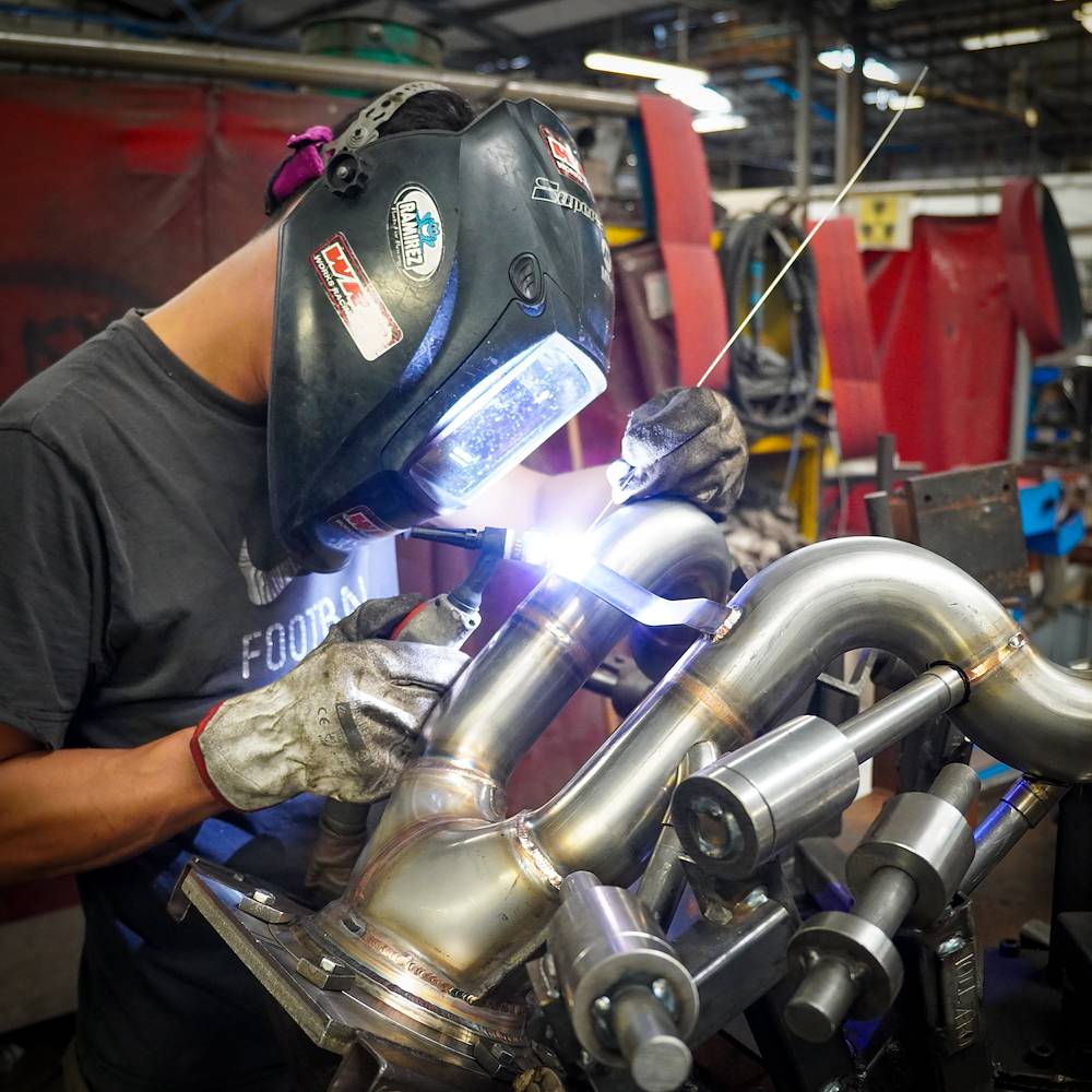 Downpipe<br>Elimina catalizzatore + GPF<br>(Guida a destra / sinistra)