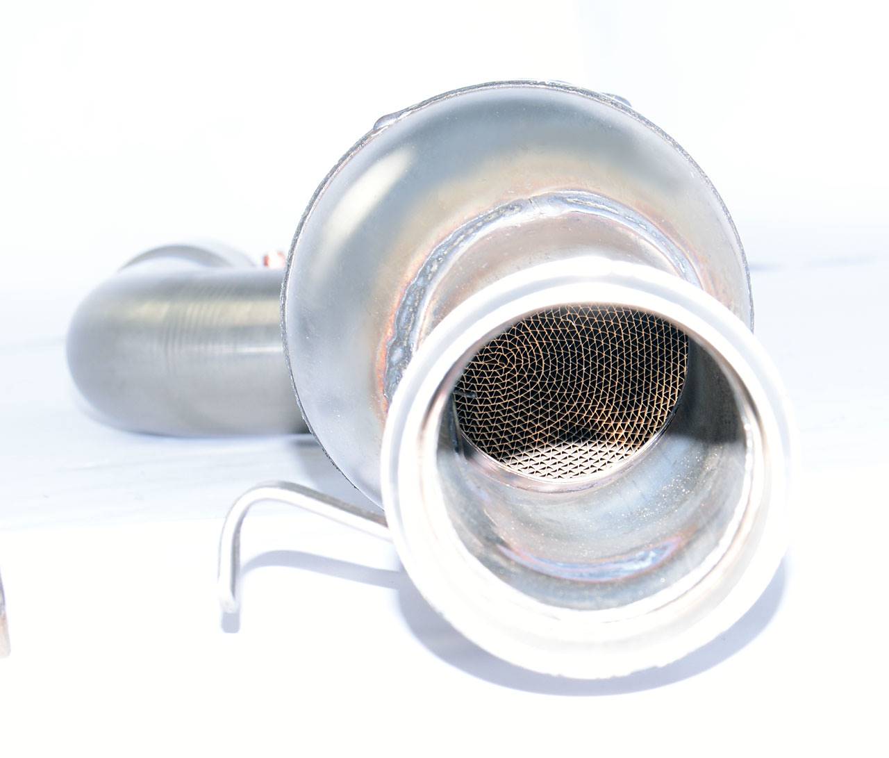 Anteriore destro con catalizzatore metallico