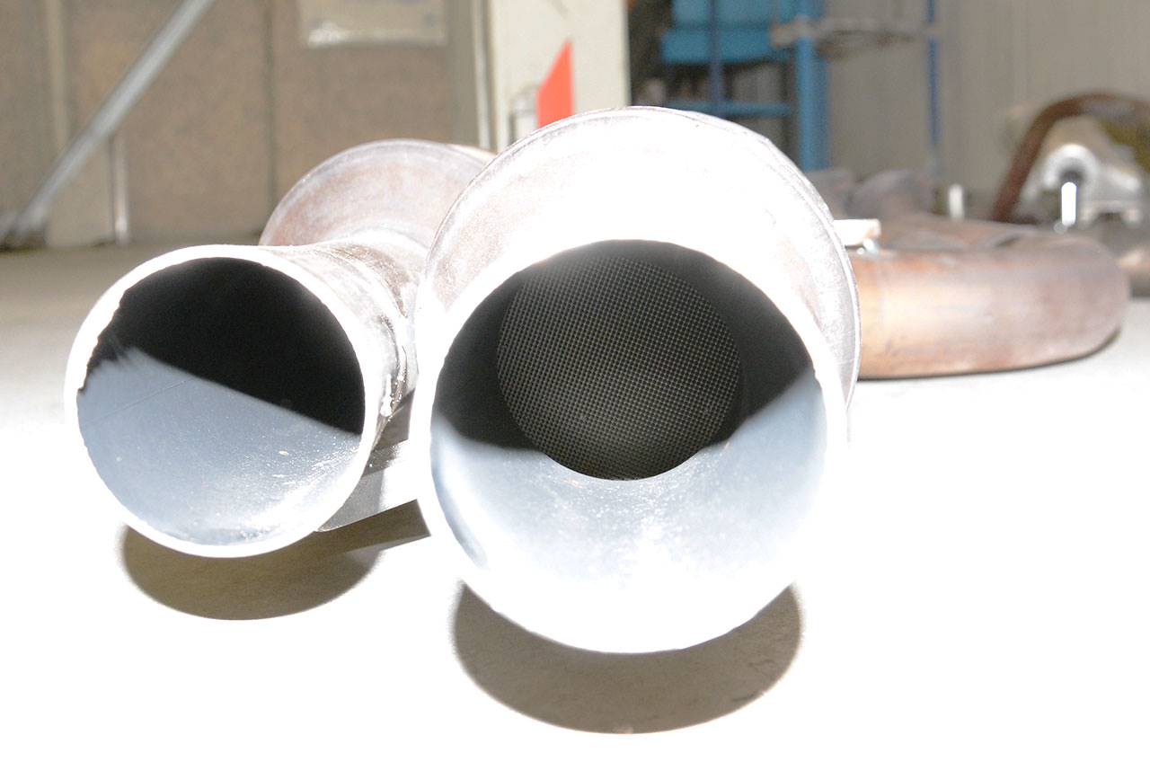 Scarico anteriore con catalizzatore metallico 200CPSI destro + sinistro