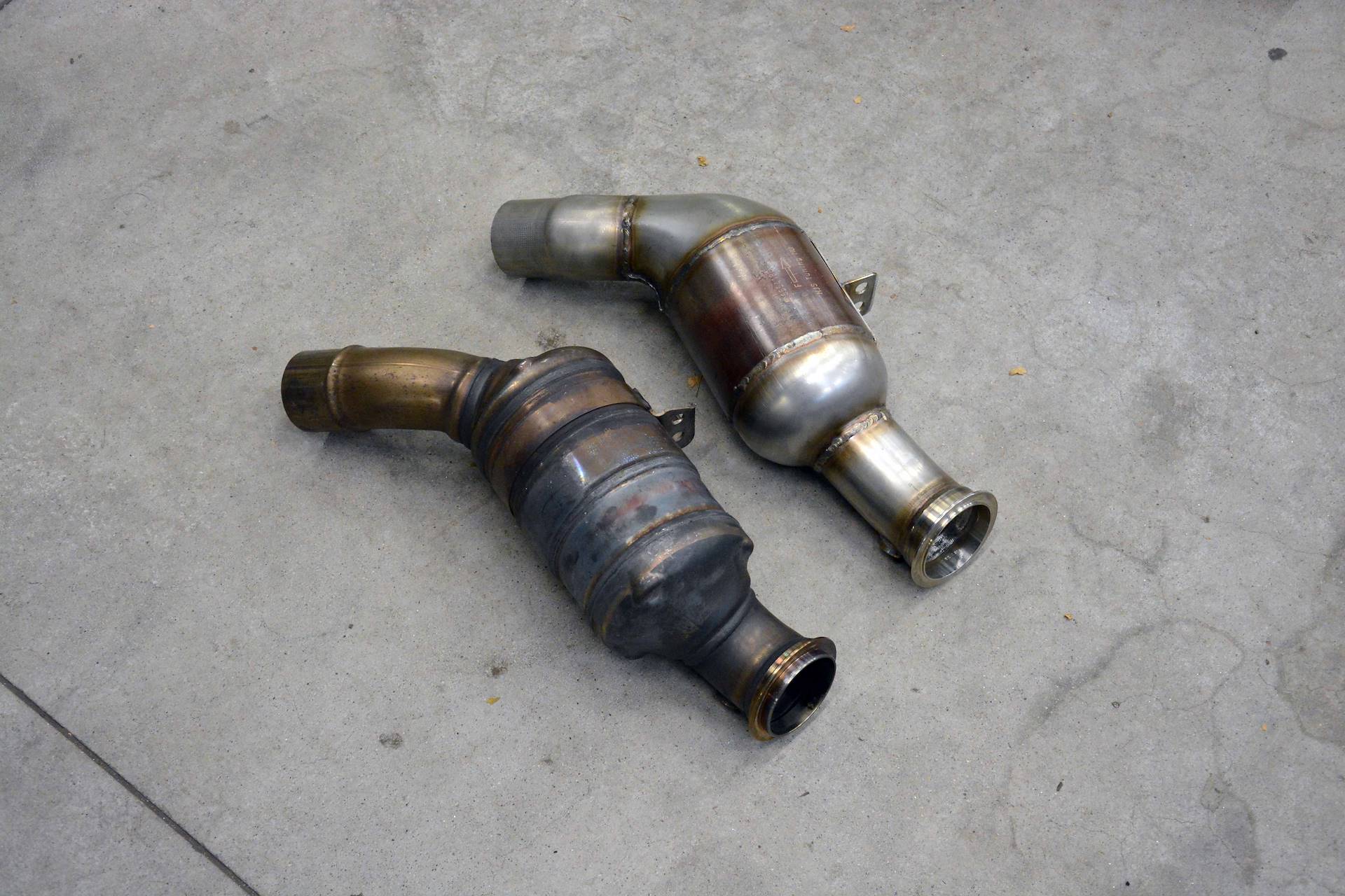 Downpipe sinistro + Catalizzatore metallico 200CPSI