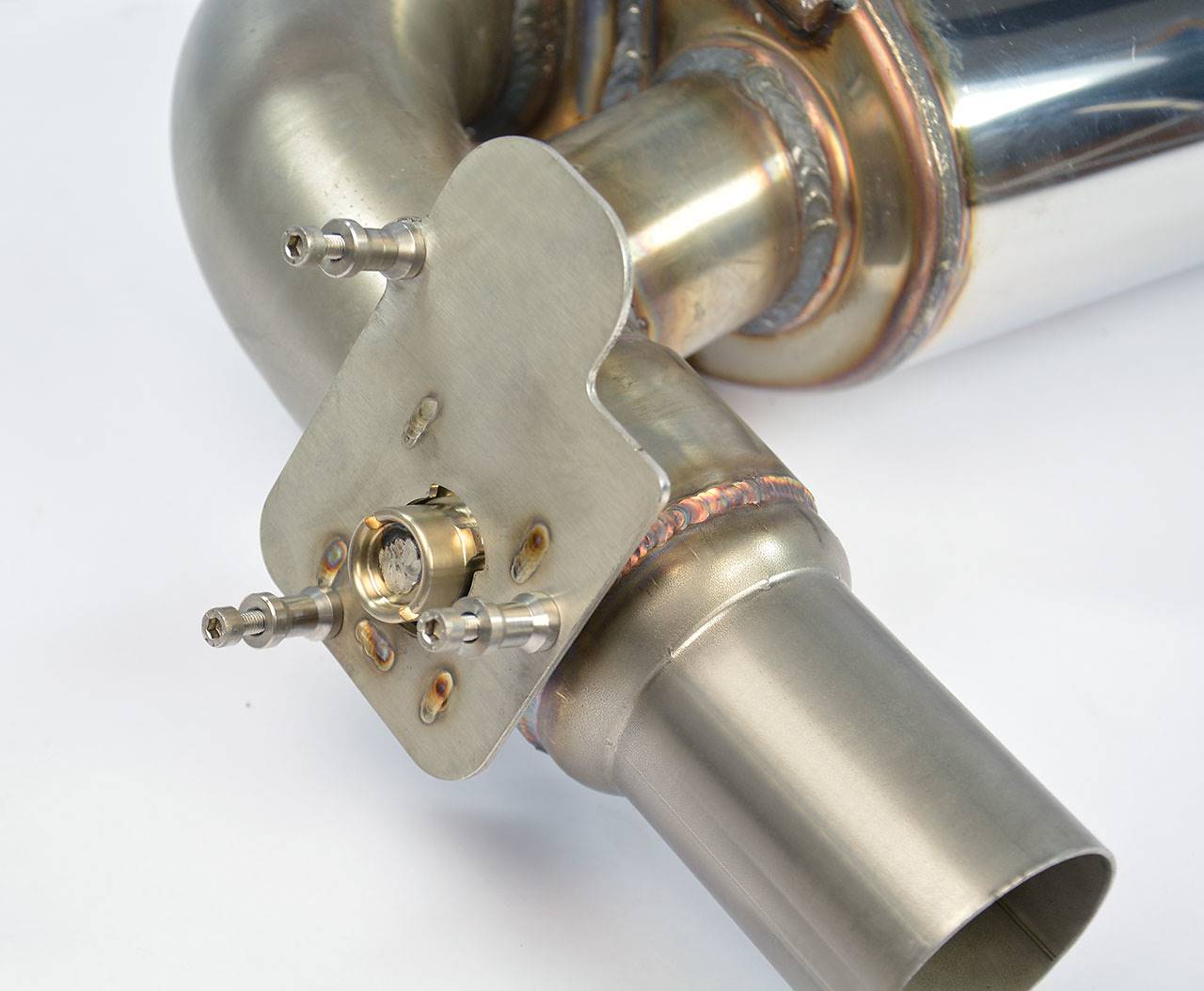 Rear exhaust with valve