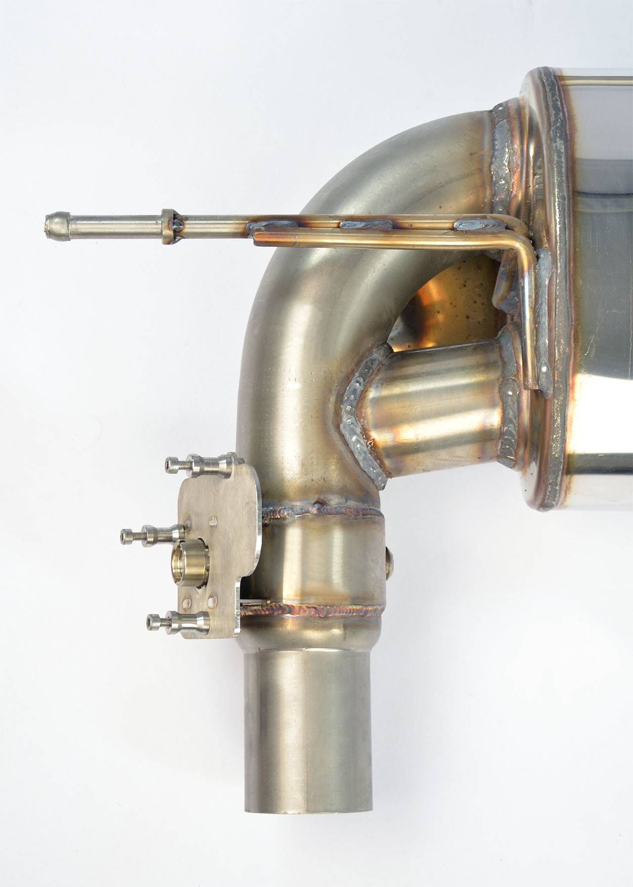 Rear exhaust with valve