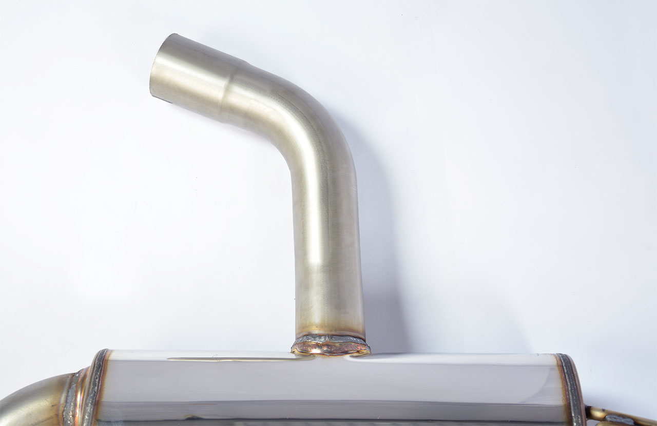 Rear exhaust with valve