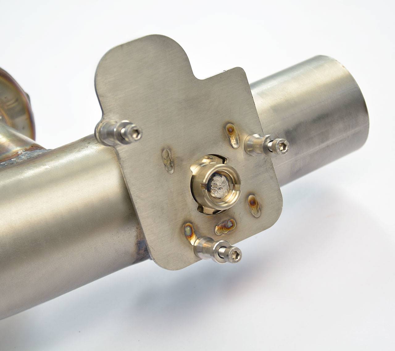 Rear exhaust with valve