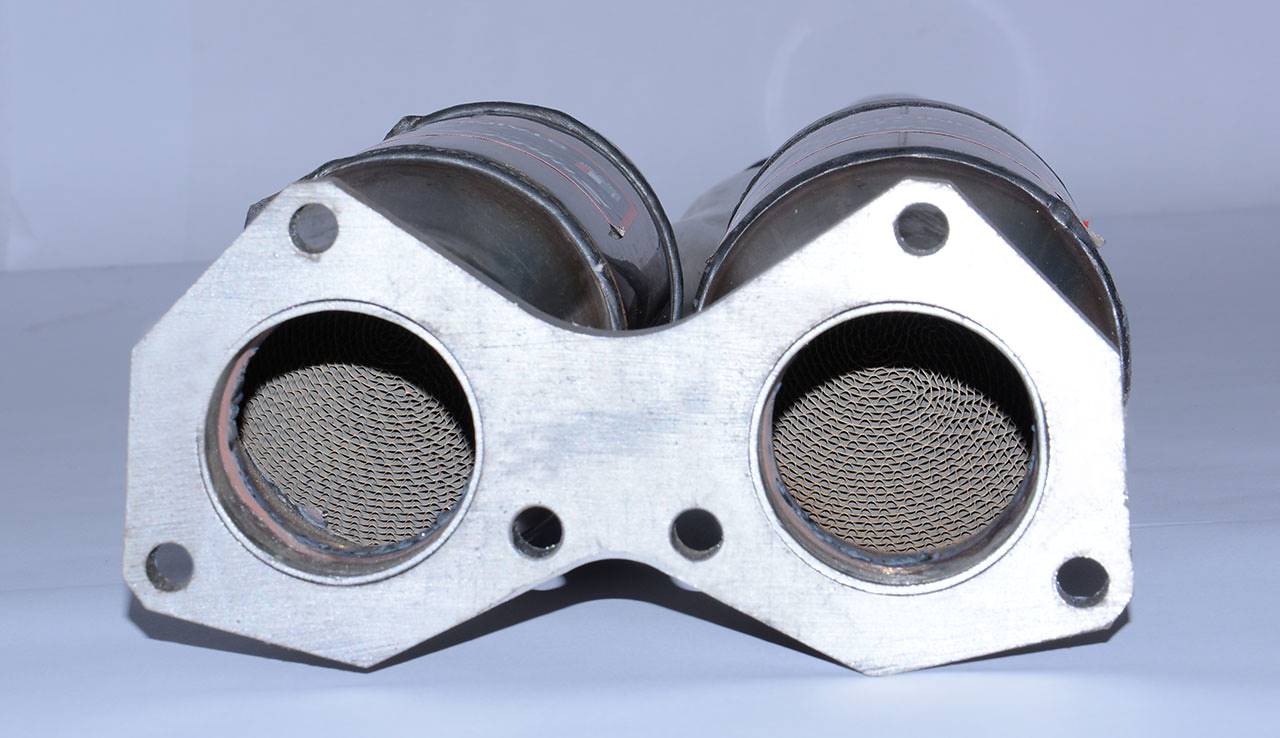 Front  Metallic catalytic converter Right - Left