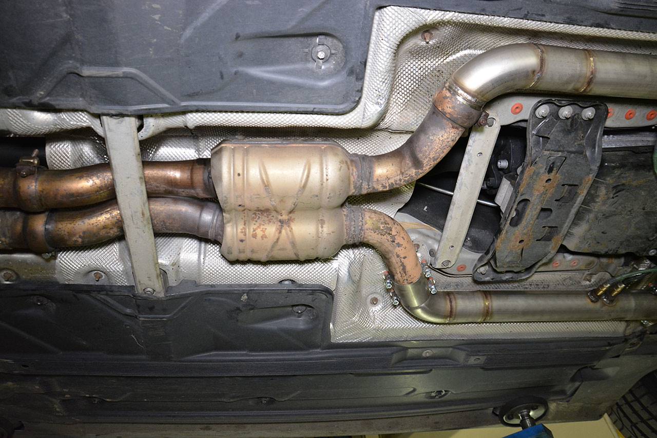 Right - Left pipe kit (fits to the stock, secondary catalytic)