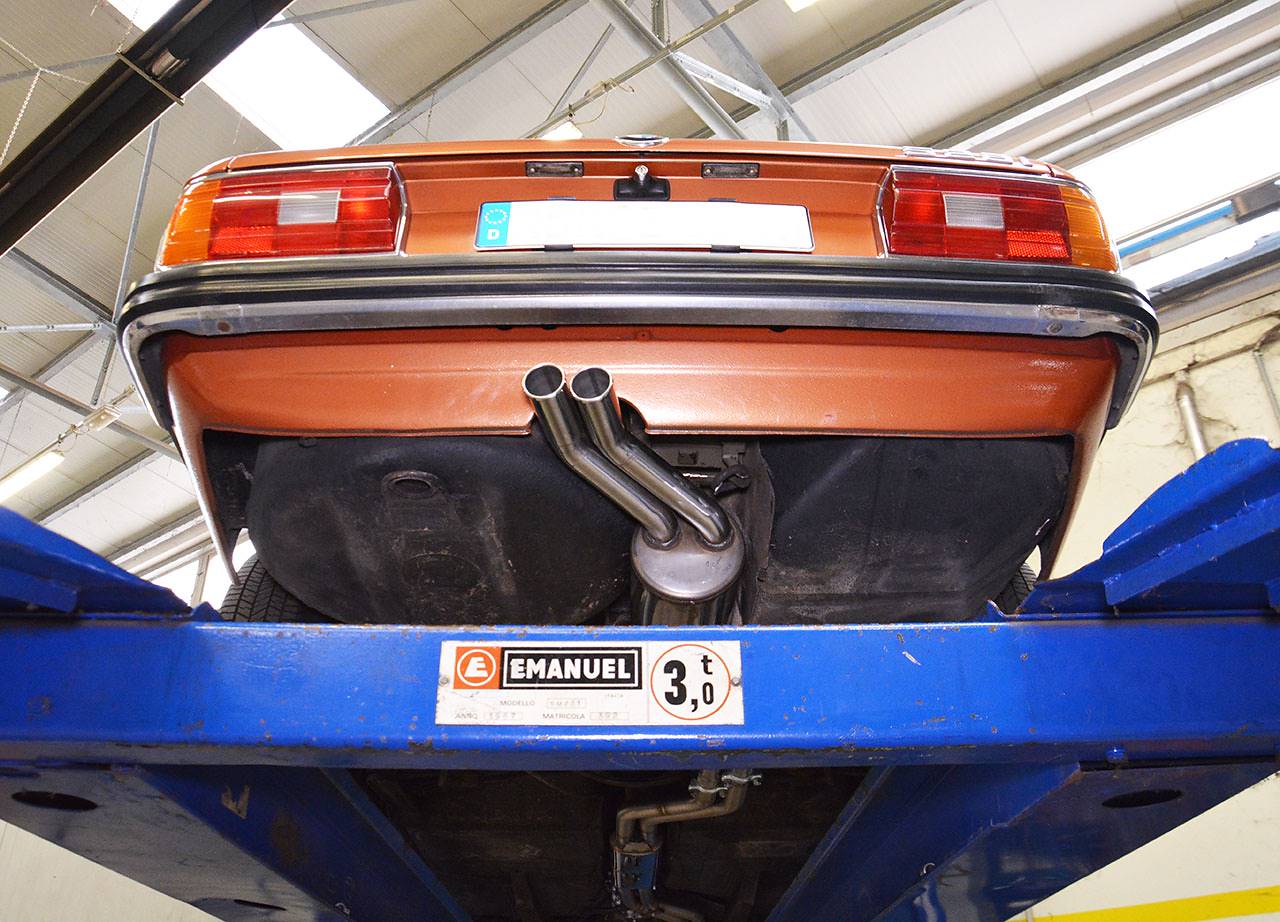 Rear exhaust OO54 (left side exit)
