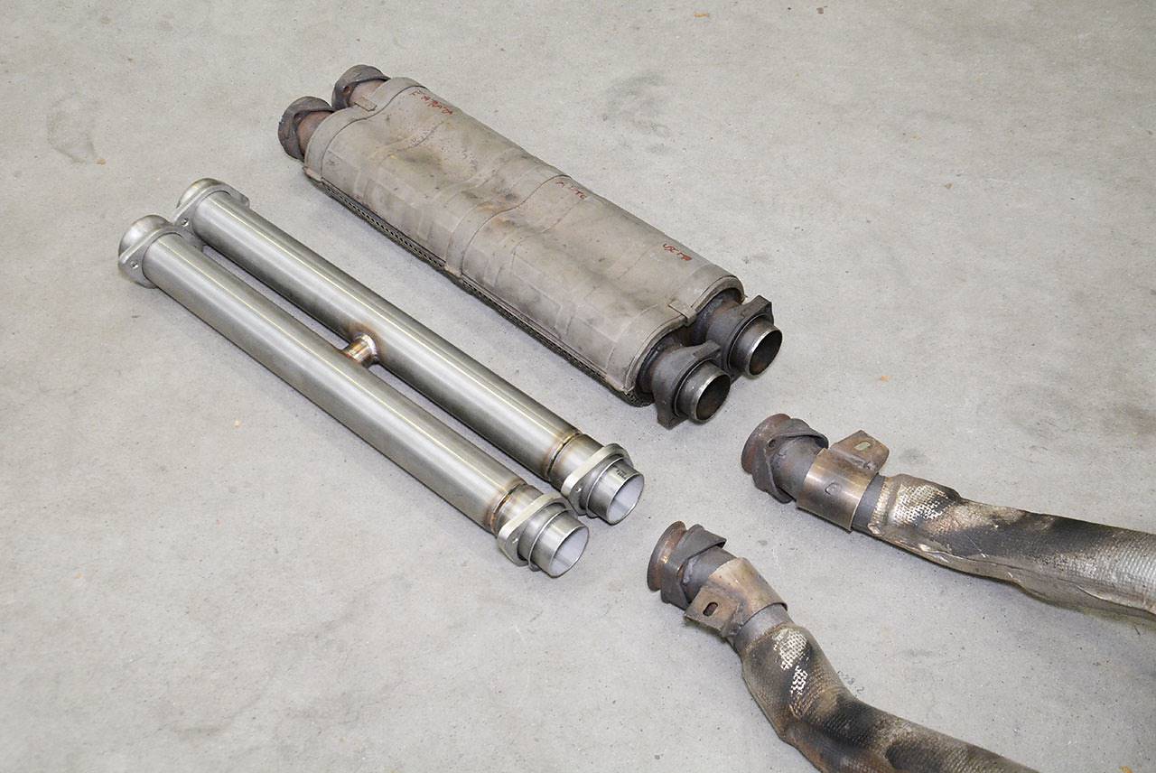 Centre pipes kit Right - Left with  H-Pipe. Replace OEM centre exhaust