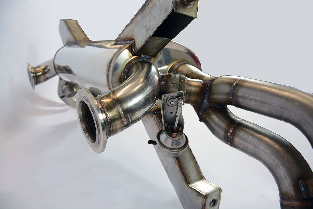 Rear exhaust with valves Right - Left 4 exits (Deletes the stock, secondary catalytics - fits to the stock endpipes) <strong><span style=color:#ea0000;>-8,5 Kg</span></strong>