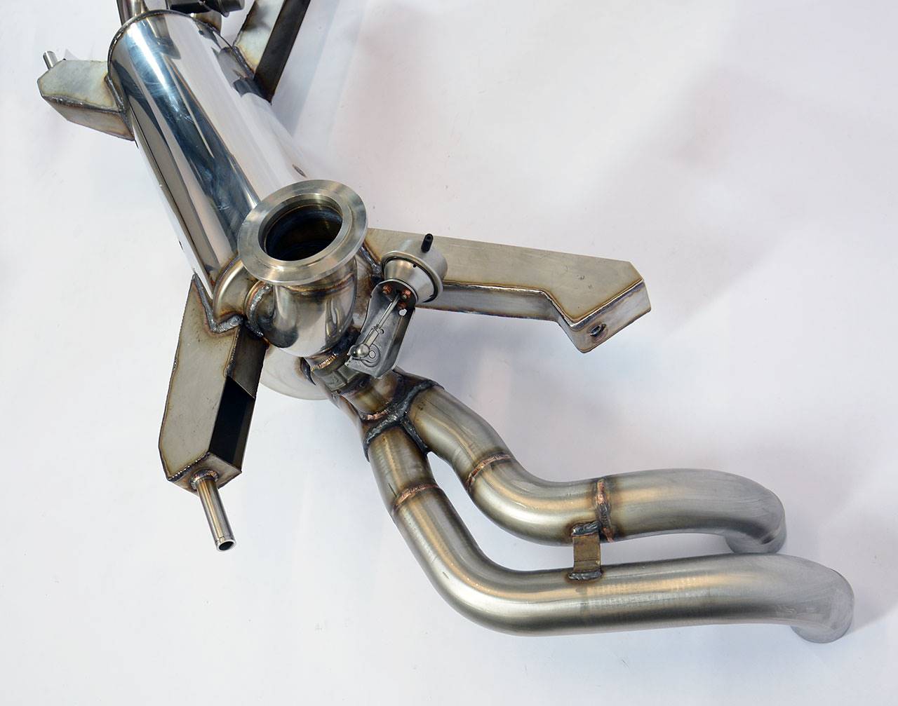 Endschalldämpfer mit Valvle Rechts + Links mit 4 Austrittsrohr (für 2° Katalysator Ersatz - Serien Endrohr) <strong><span style=color:#ea0000;>-8,5 Kg</span></strong>