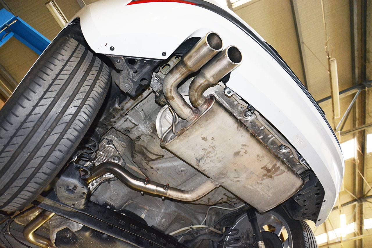 Tubo centrale (Sostituisce silenziatore centrale di serie)