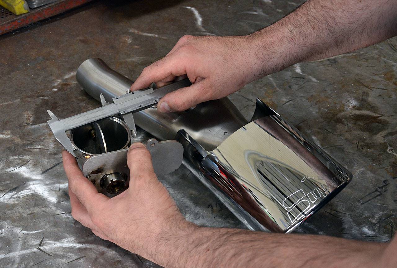 Rear exhaust Left 150x105 with valve