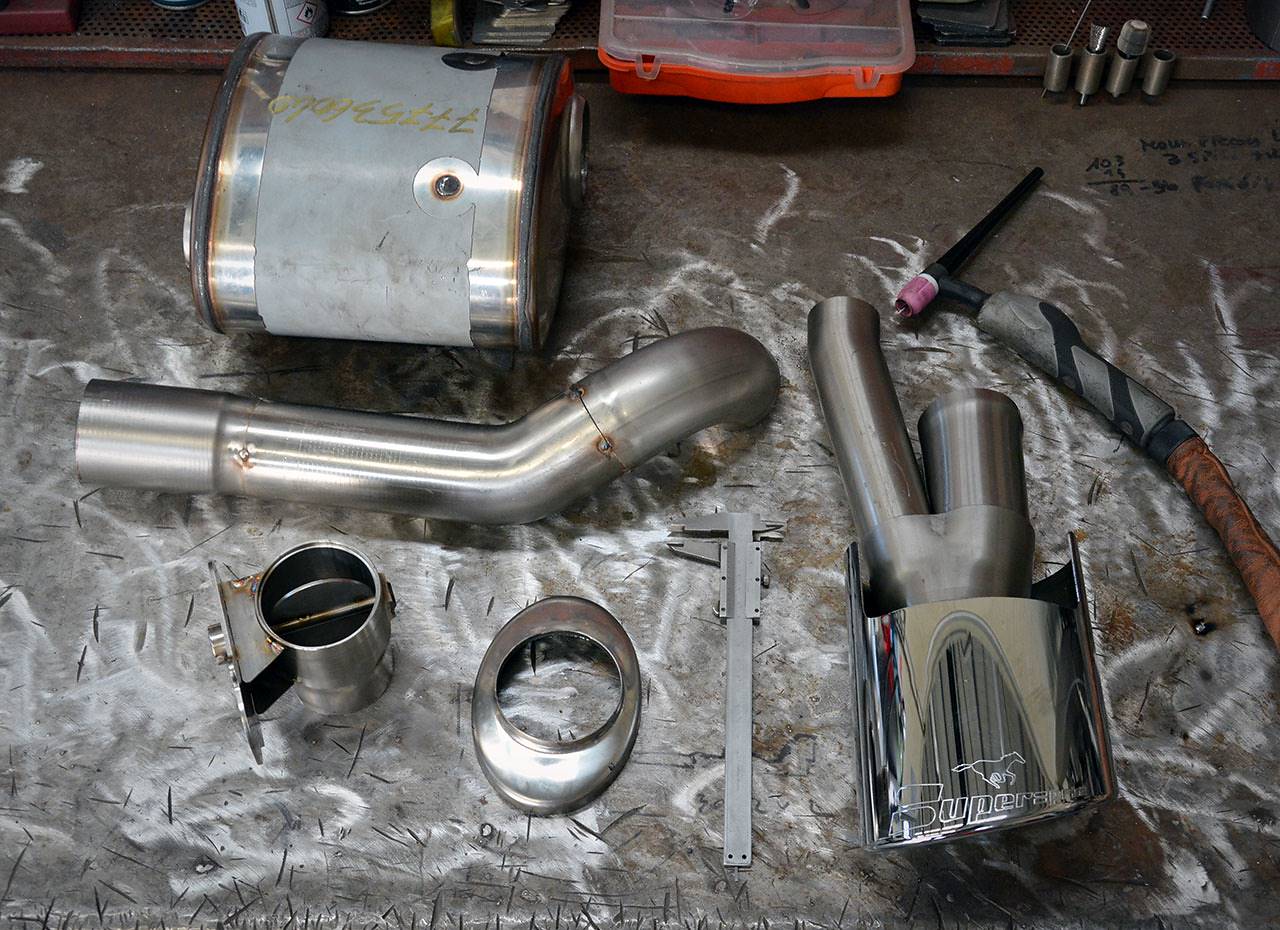 Rear exhaust Left 150x105 with valve