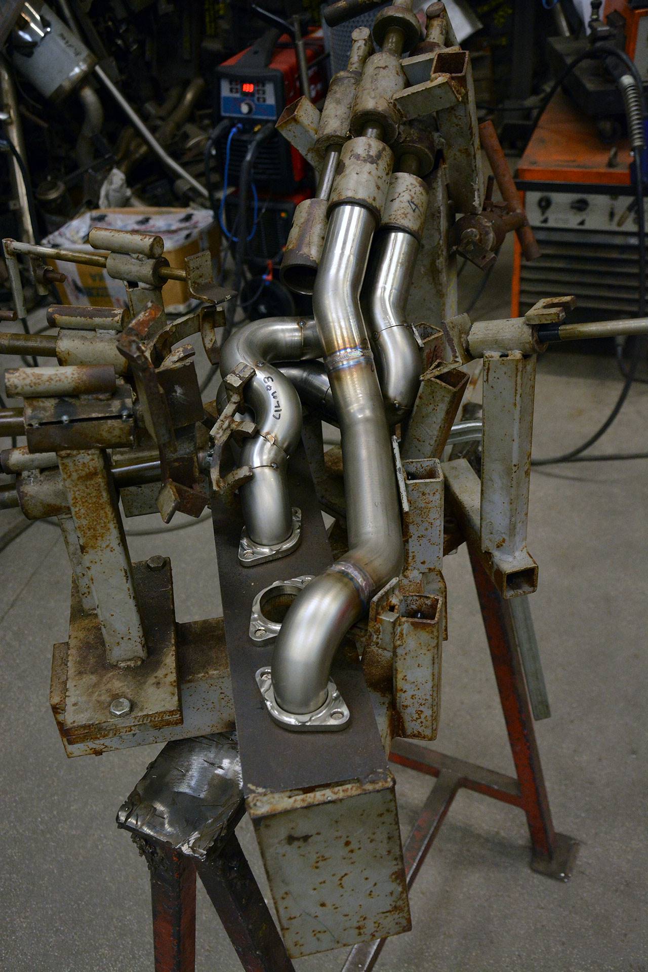 Headers Right - Left (Modification of the steering rack necessary)