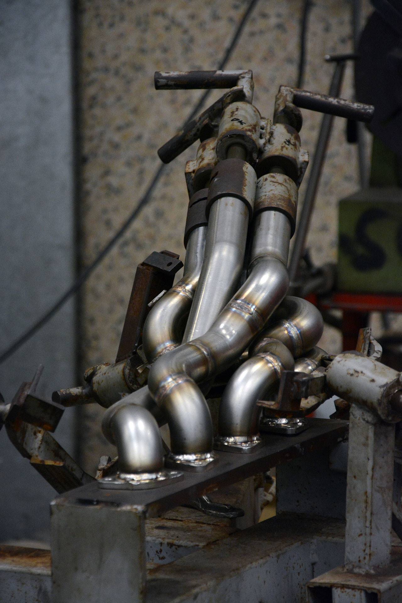 Headers Right - Left (Modification of the steering rack necessary)