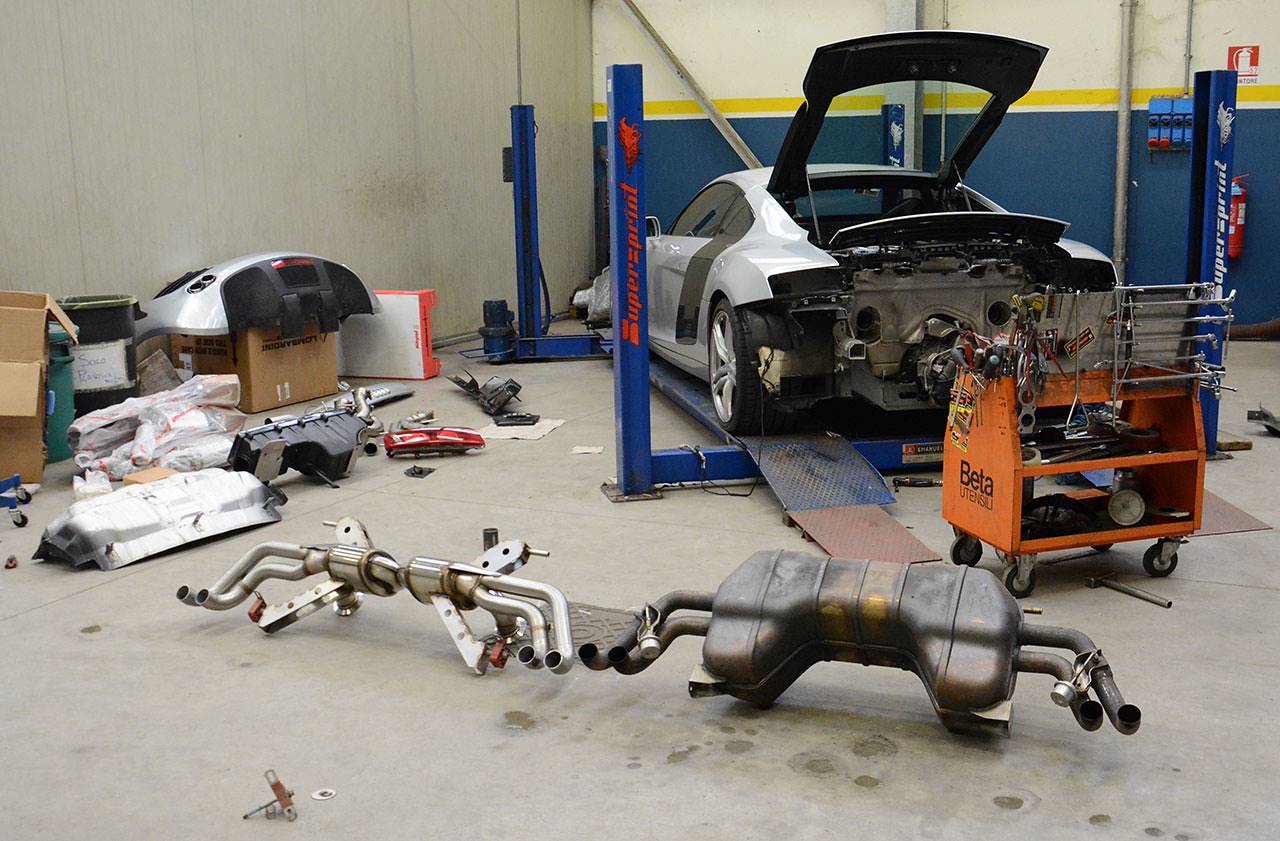 Rear exhaust Racing Right - Left 4 exits (Deletes the stock, main catalytics - fits to the stock endpipes) <strong><span style=color:#ea0000;>-13,5 Kg</span></strong>