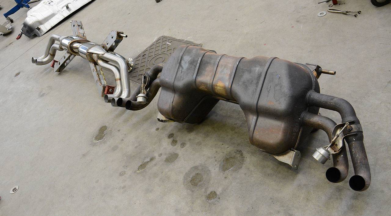 Endschalldämpfer Racing Rechts + Links mit 4 Austrittsrohr (für 2° Katalysator Ersatz - Serien Endrohr) <strong><span style=color:#ea0000;>-13,5 Kg</span></strong>