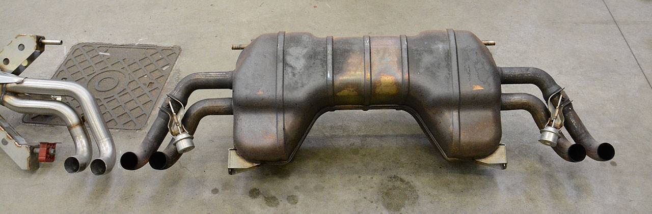 Endschalldämpfer Racing Rechts + Links mit 4 Austrittsrohr (für 2° Katalysator Ersatz - Serien Endrohr) <strong><span style=color:#ea0000;>-13,5 Kg</span></strong>