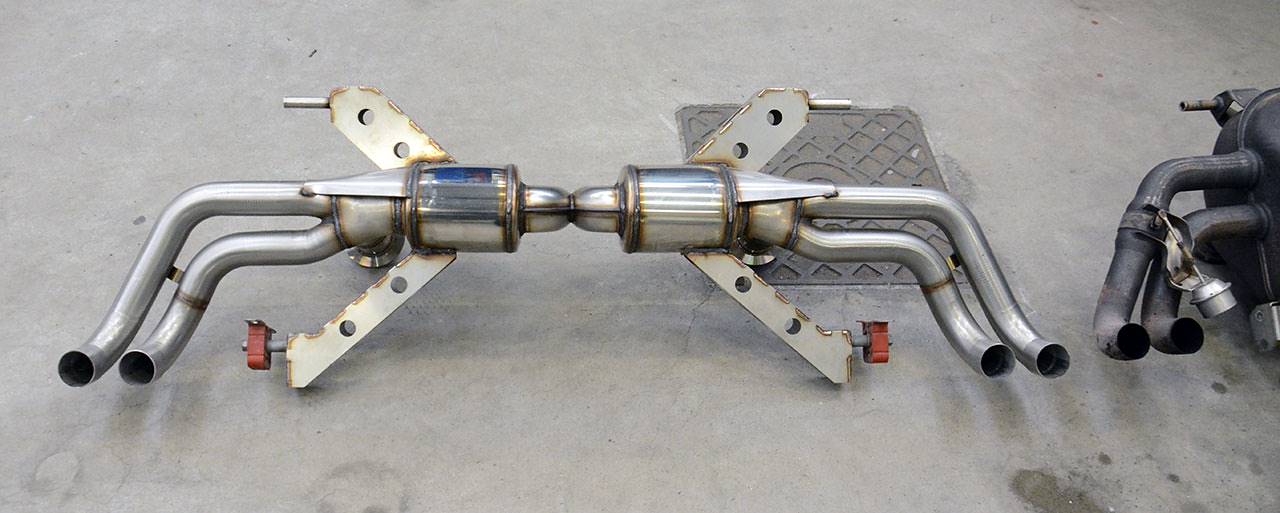 Endschalldämpfer Racing Rechts + Links mit 4 Austrittsrohr (für 2° Katalysator Ersatz - Serien Endrohr) <strong><span style=color:#ea0000;>-13,5 Kg</span></strong>