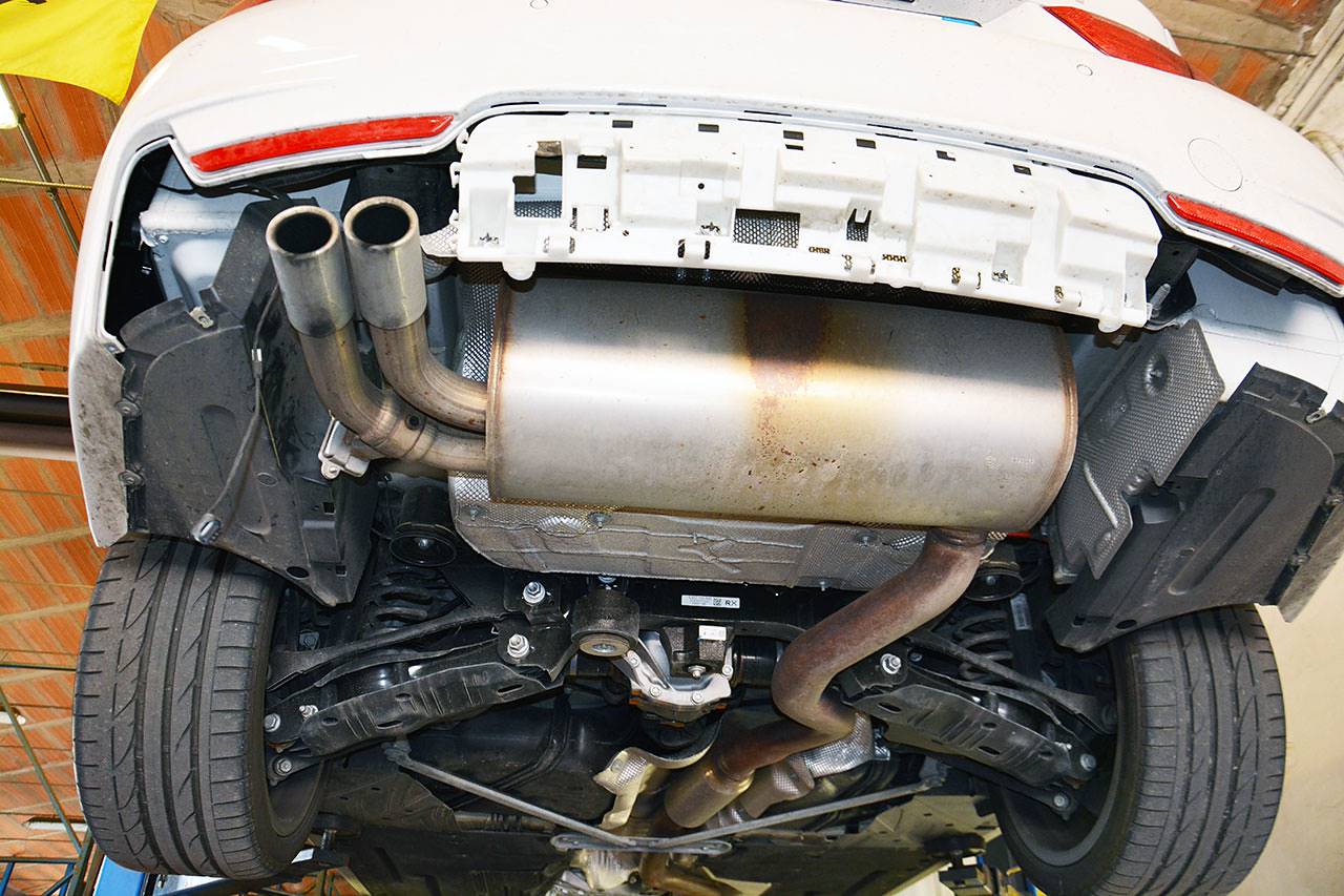 Rear exhaust Right O100 - Left O100