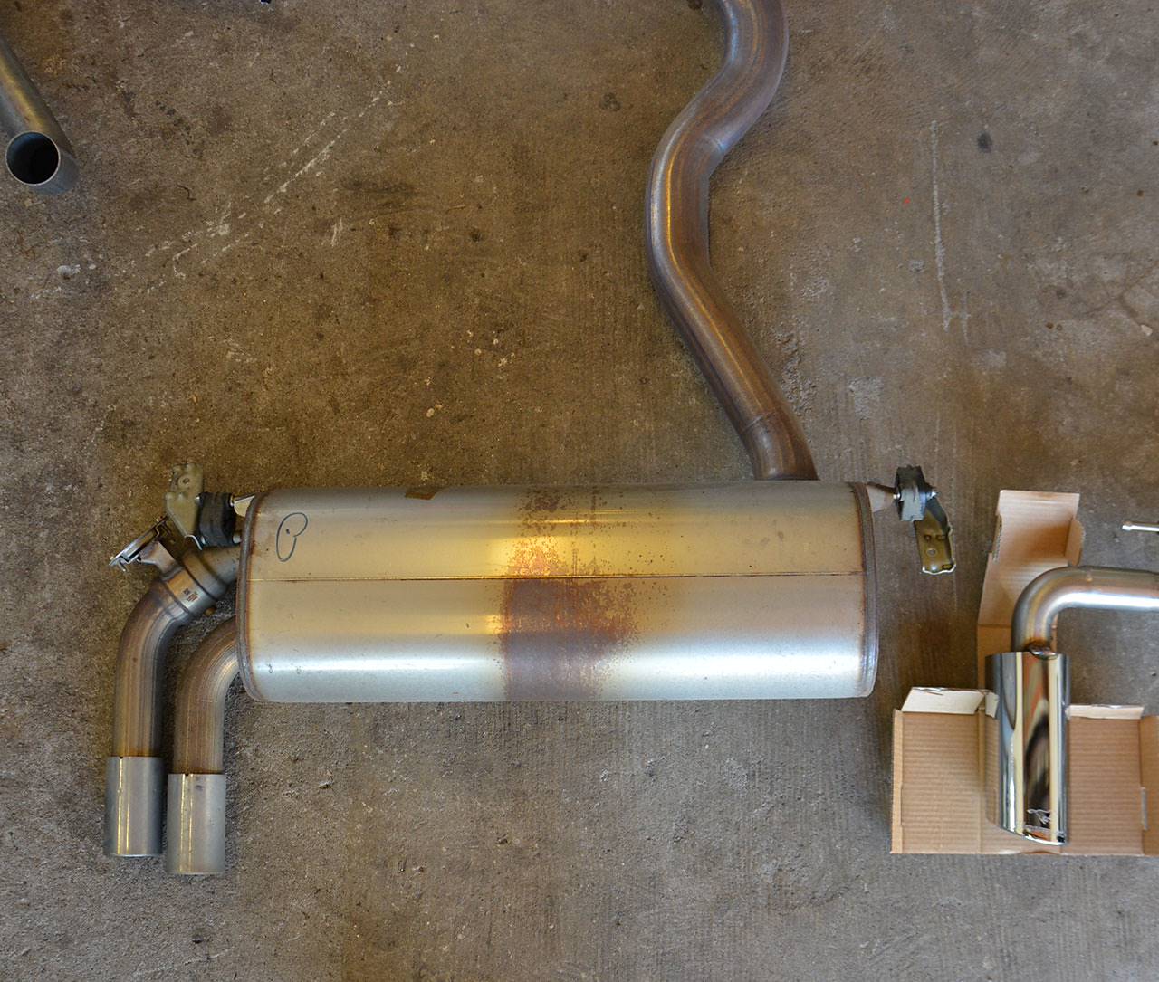 Rear exhaust Right O100 - Left O100