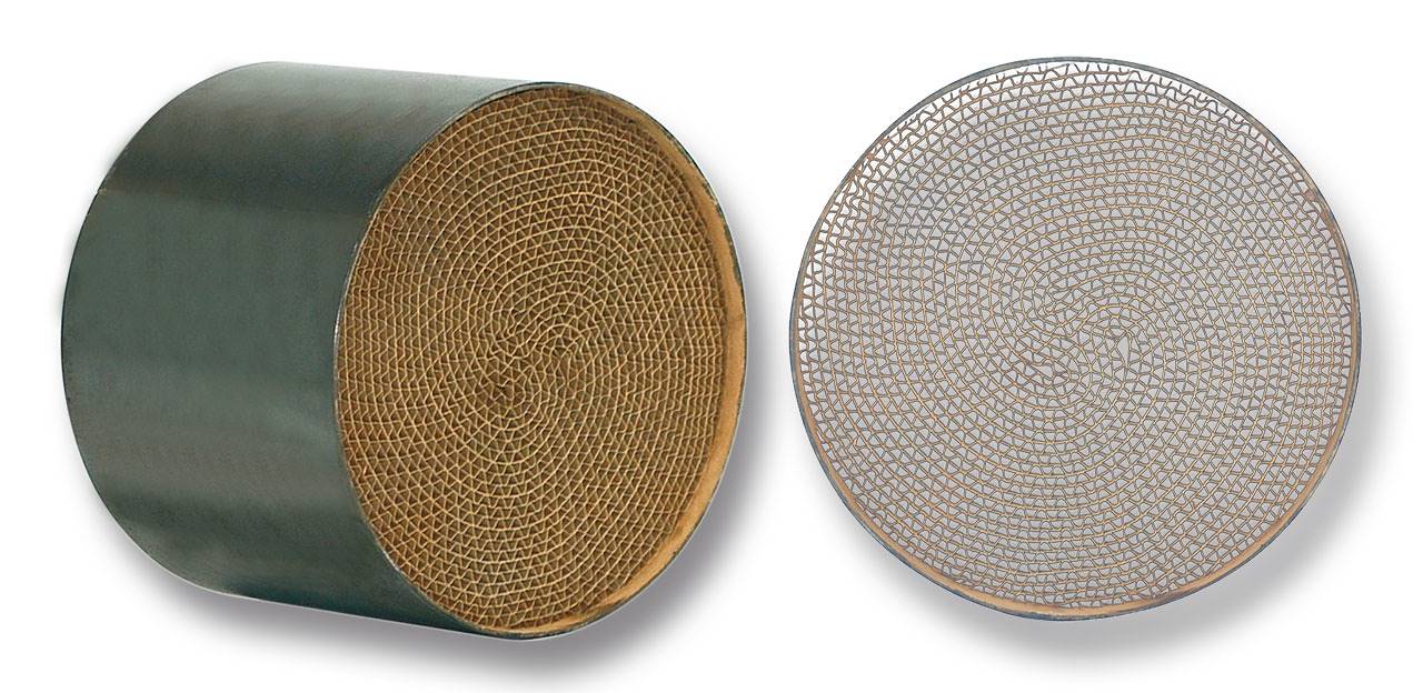 Downpipe con catalizzatore metallico