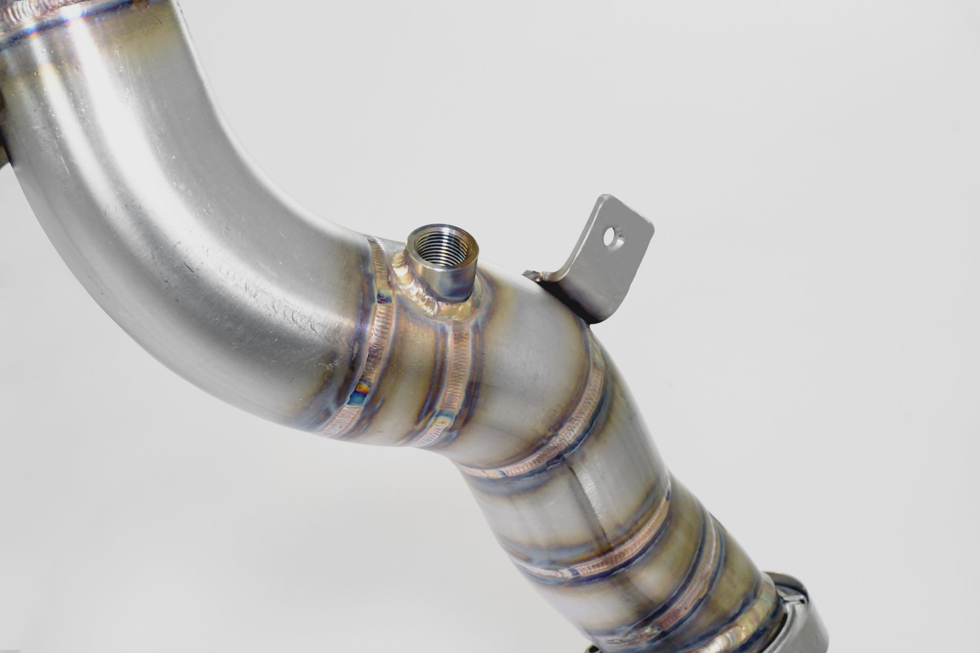 Downpipe Destro + catalizzatore metallico<br>(Elimina pre-catalizzatore + GPF)<br>Con prese per sensori di pressione / EGT