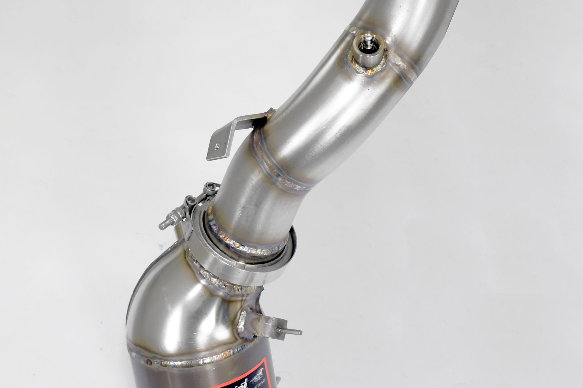 Downpipe Sinistro + catalizzatore metallico<br>(Elimina pre-catalizzatore + GPF)<br>Con prese per sensori di pressione / EGT