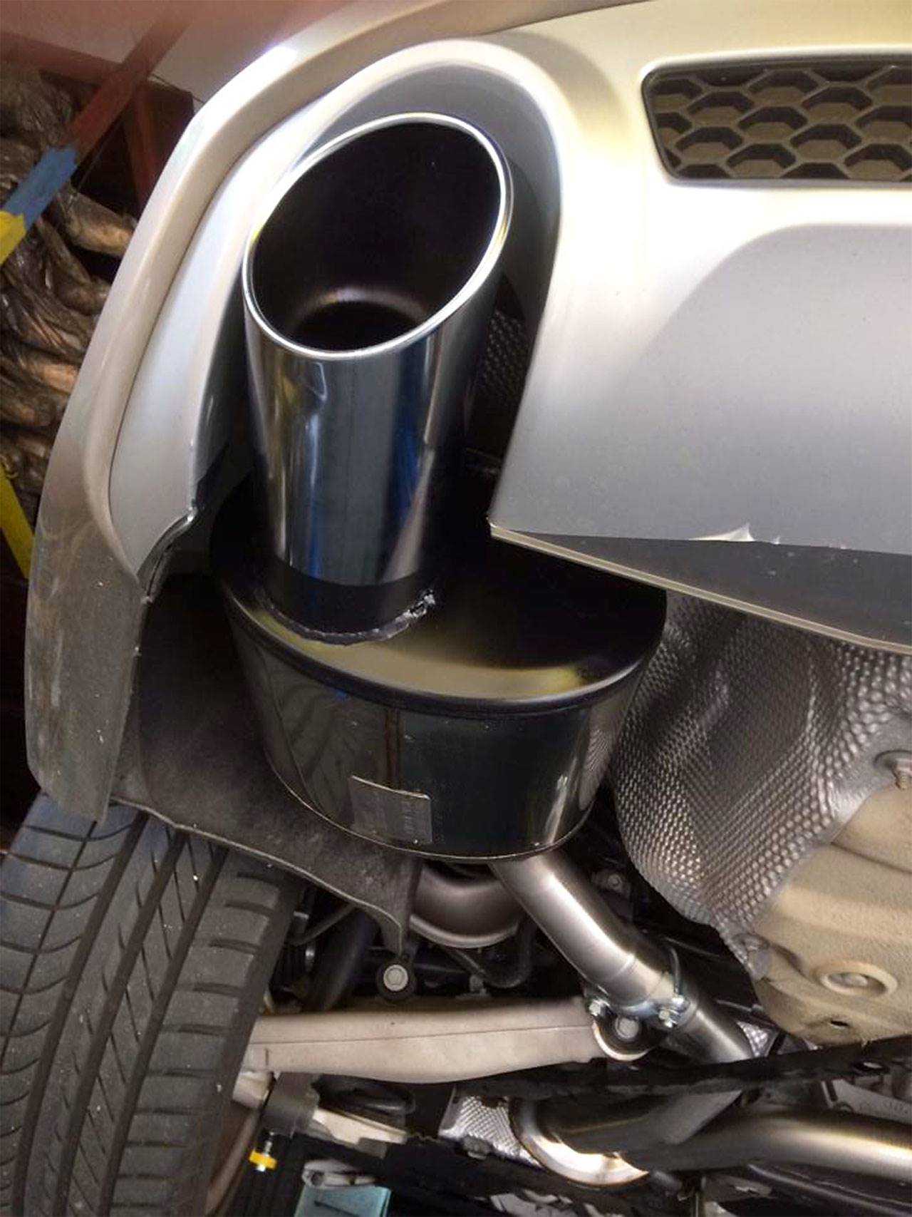 Rear exhaust Left O100